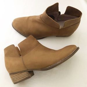 Seychelles Snare Bootie Camel Size 7